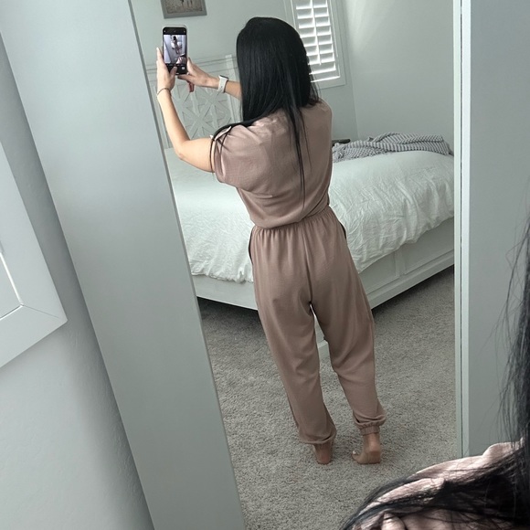 Women’s button up Classy Jogger Jumpsuit - Picture 3 of 4